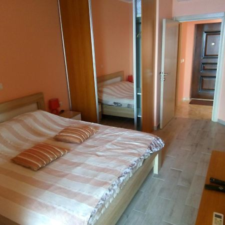 Apartment Sea Space Dobra Voda Luaran gambar