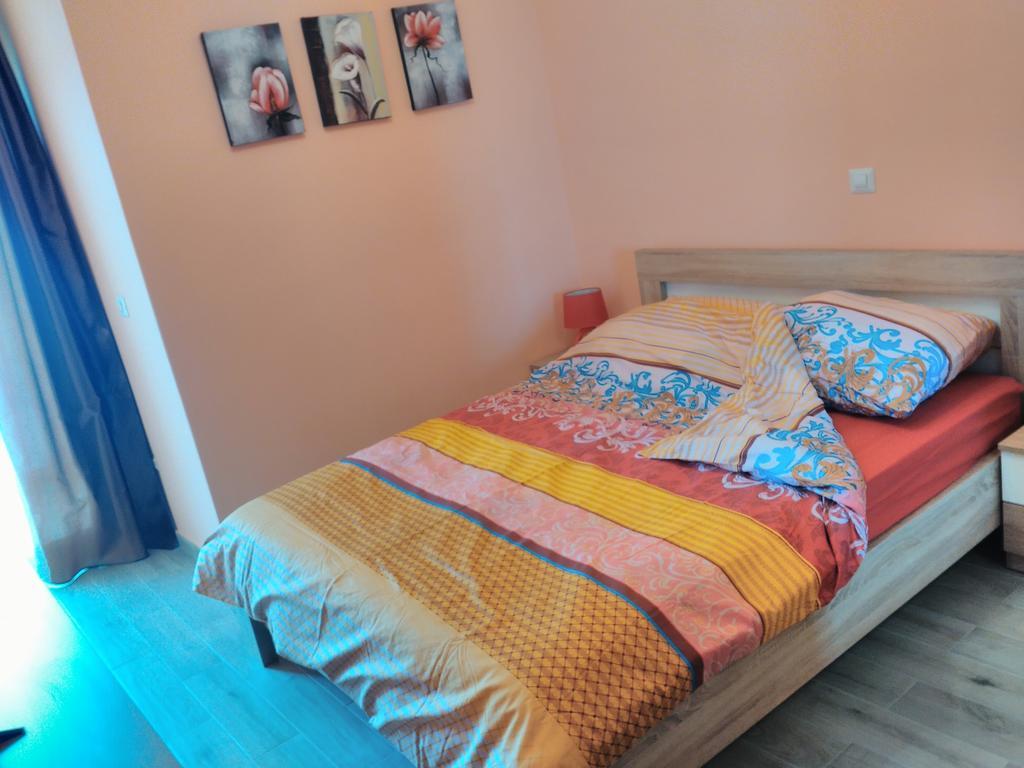 Apartment Sea Space Dobra Voda Luaran gambar